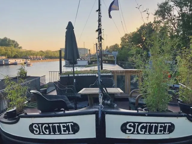 Botel Hotel Houseboat Tante Piet Amsterdam