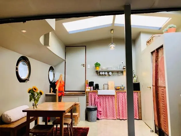 Hotel Houseboat Tante Piet à Amsterdam Bateau-hôtel