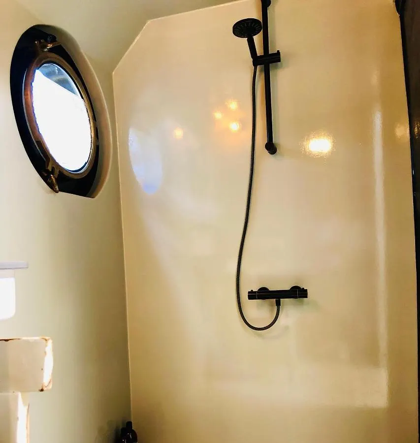Houseboat Tante Piet Hotel Amsterdam Botel